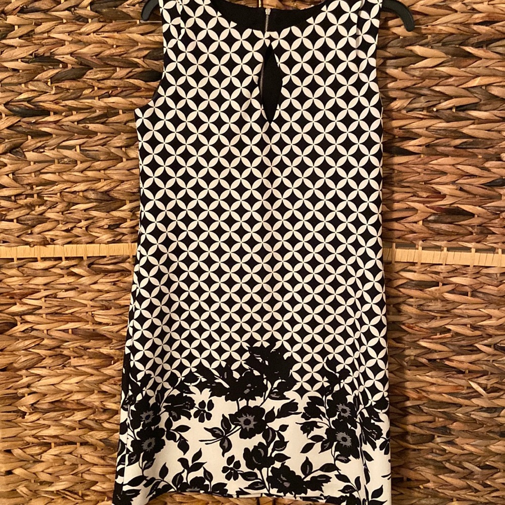 Gabby Skye dress. Size 8. Black and White
